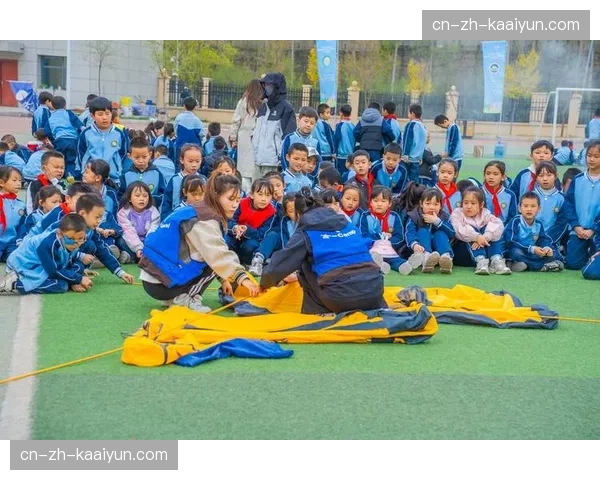 户外智能服饰集成求救信号发生装置 赋予个体更强野外自救能力