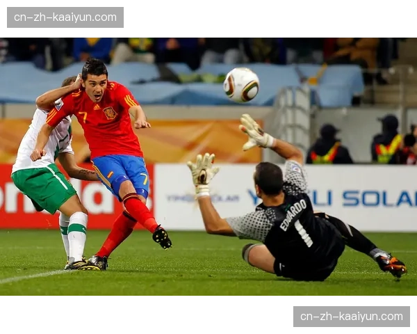 巴萨费兰托雷斯伪九号摇摆，无球跑动创造空间价值